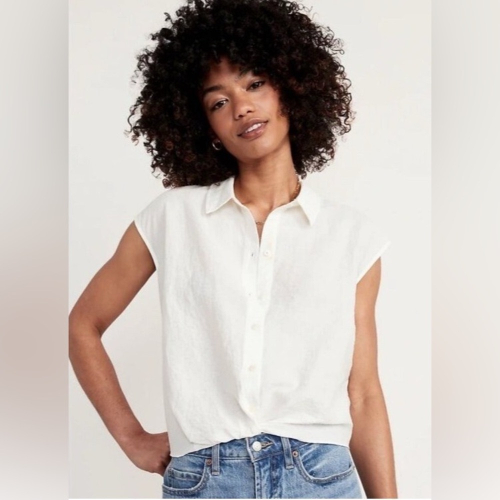Old Navy Black Sleeveless Button Down Shirt - Picture 5 of 6